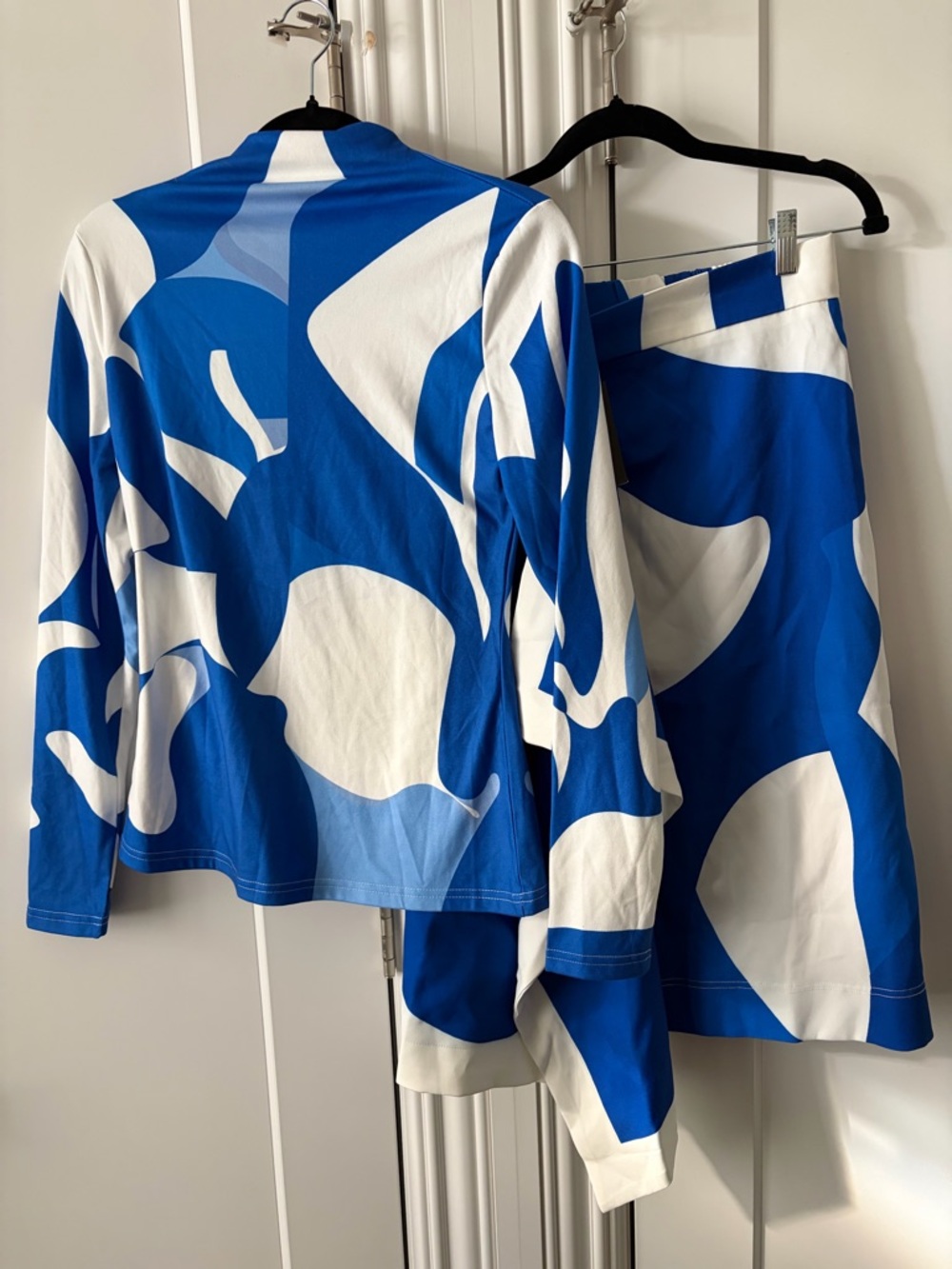 NWT STYLEWE Blue and White Abstract Set